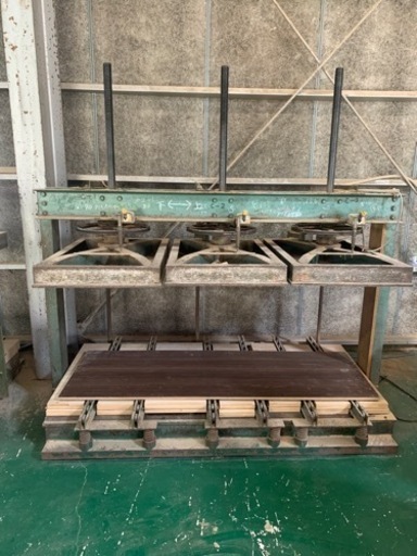 中古木工機械　プレス機　半自動しめ台