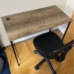 アンティークデスクとオフィスチェアのセットです！