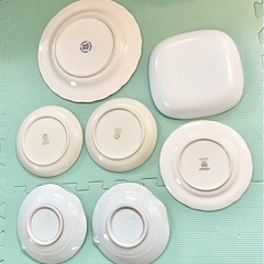 大皿、小皿7枚セット無料お譲りします。(春のパンまつりの皿含む)の画像