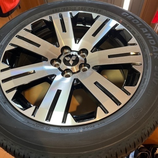 新型デリカD5 純正タイヤホイール、ナットセット18インチ