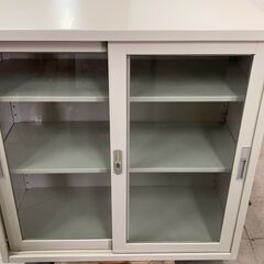 中古　良品　引き違い書庫　3段　ガラス書庫　スチール書庫　書庫　ロータイプ　書類収納キャビネット　引き戸　引違い戸　鍵付　ロータイプ　W880　D400　H880　愛知　岐阜　一宮市 グッドプライス一宮 の画像