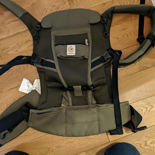【抱っこひも】※おもちゃプレゼント付ergobaby エルゴベビー アダプト　クールエア  グリーン
