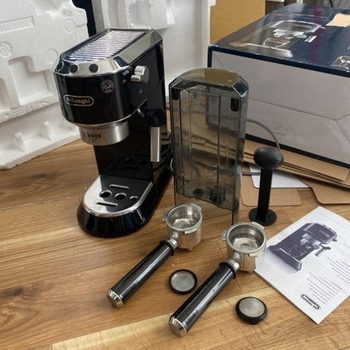 Delonghi Dedica デロンギ　デディカ　エスプレッソ　EC680BK