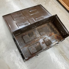 鉄のトランク　ブリキ箱　骨董品　アンテーク　希少