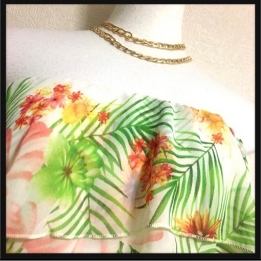 ご購入者様決定꒰INGNI꒱ハイビスカス柄  フリル ベアトップ チューブトップ トップス