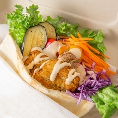 アジアンなリラクゼーションサロンと併設されてるカフェのファラフェルやスムージーを中心とした食事をデリバリーとイートインでの提供をしていただけるスタッフ募集の画像