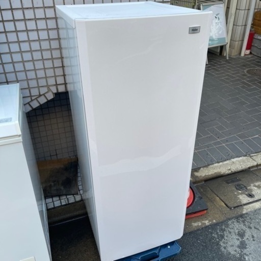 【売約済み】　ハイアール HAIER JF-NUF132G 冷凍庫 Live Series ホワイト [1ドア /右開きタイプ /132L] 検　家庭用　 業務用　冷凍庫　店舗　什器　フリーザー　2016年