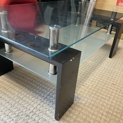 ガラステーブルですの画像