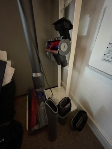 【綺麗】新居や大掃除にDyson v8 fluffy +& 専用スタンド付