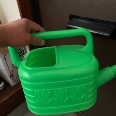 噴霧器とジョウロの画像