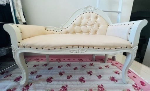 ロココ調　ホワイト×ベージュのうっとりソファ