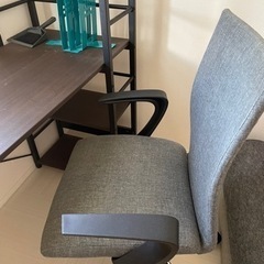 ニトリ　デスクとチェアとデスクスタンド3点の画像