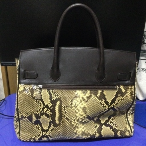 ★早い者勝ちSALE！★LAURA GIACCONE リアルパイソン柄レザーバッグ