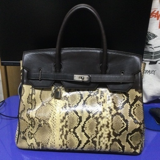 ☆早い者勝ちSALE！☆LAURA GIACCONE リアルパイソン柄レザーバッグ