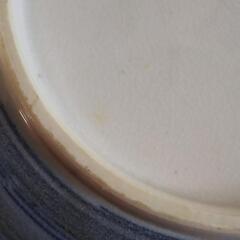 味わいのある大皿！ヒビ入れ焼成 藍地に白竹の画像