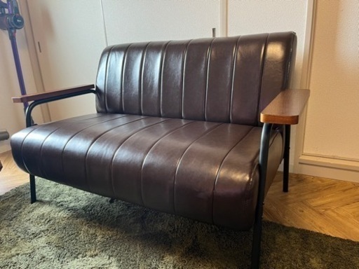 美品　レザーソファー