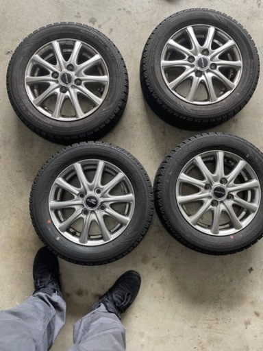 山ありスタッドレスタイヤ！ホイール付き