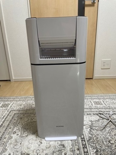 【取引完了】アイリスオーヤマ 除湿機 サーキュレーター 衣類乾燥 強力除湿 除湿器 スピード乾燥 除湿量 5L 湿度センサー 静音設計 デシカント方式 ホワイト/ブラック