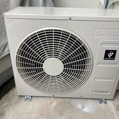 2019年製 SHARP シャープルームエアコン本体6～8畳用 AC-J22AWの画像