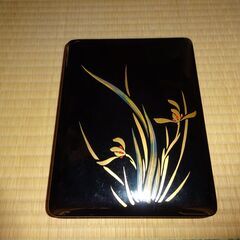 30年の時を経て味わい深い漆塗りの硯箱