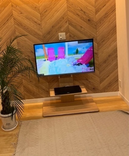 TV、壁掛け風TV台