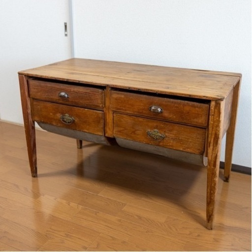 【アンティーク】店舗什器におすすめ！北欧感のある木製テーブル