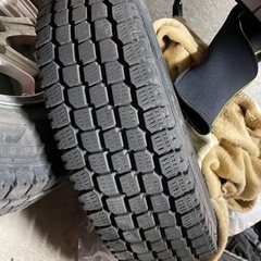 ハイエース スタッドレスタイヤ バリ溝