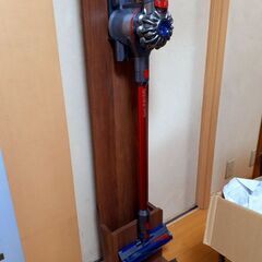  dyson v8 slim fluffy ダイソン  電気掃除機 コードレススティッククリーナー 掃除機 台付き サイクロン式 生活家電 便利 清掃 クリーニング お掃除 激安 格安 破格 安い 特価 特売