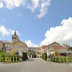 旭川の街並みを一望できる丘の上に佇む結婚式場【ブルーミントンヒル】