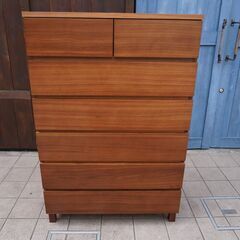 無印良品(MUJI)の木製チェスト6段ワイド・ウォールナット材です