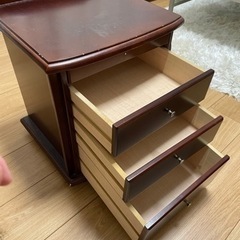 収納ケース　収納棚　無料　ベットサイドチェストの画像