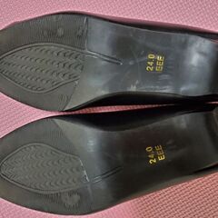 黒パンプスの画像