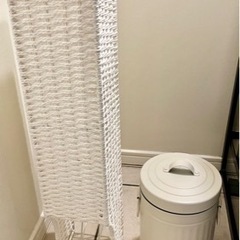 ニトリペーパーホルダーとIKEAのゴミ箱小セット