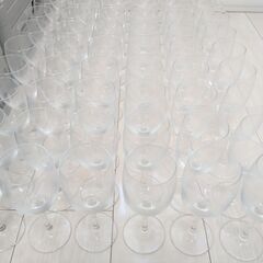 【 美品 】 食器洗浄機 ラック 2セット グラスラック 36仕切り ＆ ワイングラス 72個揃い  [ お引き取り場所 東京都 調布市 ] 近隣地域限定配送あり / 業務用 食器洗浄機の画像