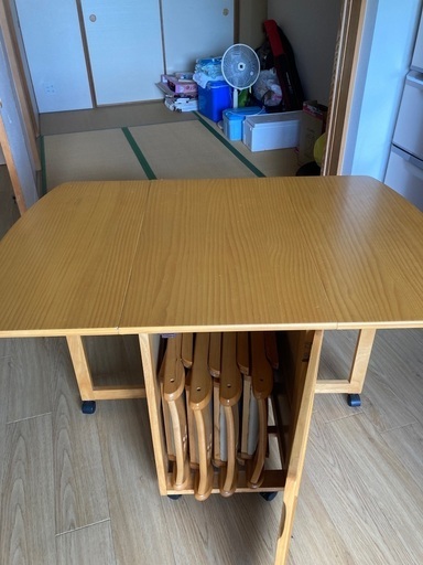 折り畳みテーブル