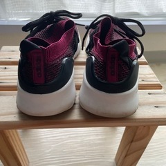 adidas レディースシューズの画像