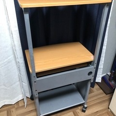 (お譲り決定)キャスター付きパソコンデスクの画像