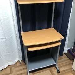 (お譲り決定)キャスター付きパソコンデスクの画像