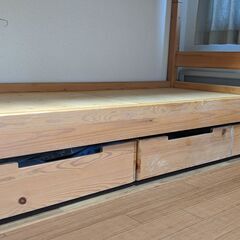 二段ベットの画像