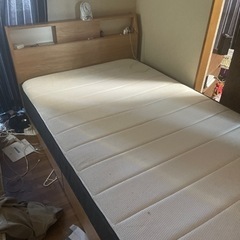 セミダブルベッドの画像