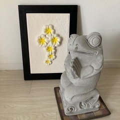 カエル、プルメリアレリーフの画像