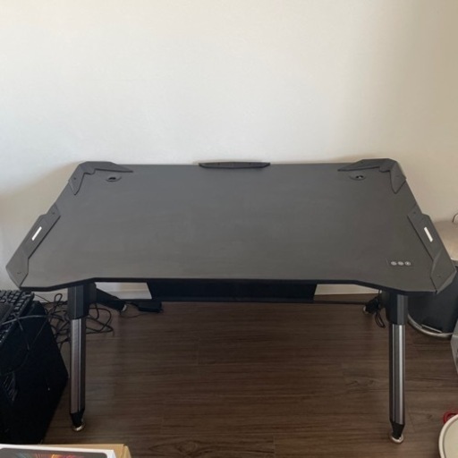 ゲーミングデスク