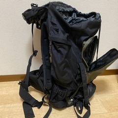 Amazonベーシック ハイキング キャンプ バックパック 65Lの画像