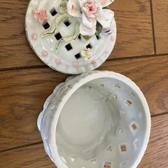 小物入れ　瀬戸物の画像