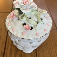 小物入れ　瀬戸物の画像
