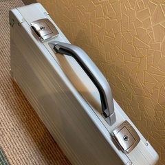 カギ付きアタッシュケース（中古品）