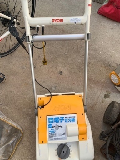 電子芝刈り機　