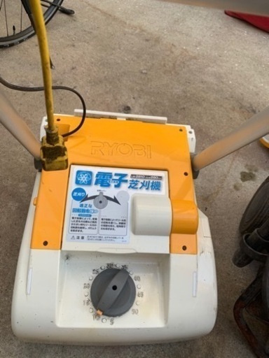 電子芝刈り機　