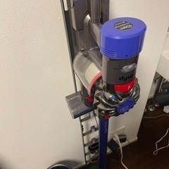 dyson v7 fluffy 掃除機　スタンド付き