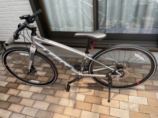 FELT クロスバイク VERZA SPEED 40 グロス プラチナ 470